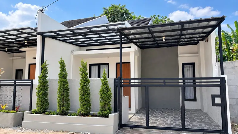 Tampak depan dengan canopy dan pagar